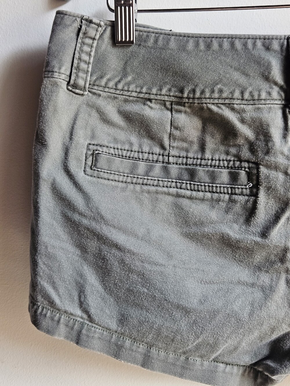 Express 3" Inseam Shorts in Women's 10 - Picture 10 of 12
